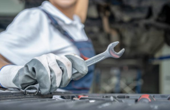 Close-up of a foreman holding a nut and bolt holder in his hand.